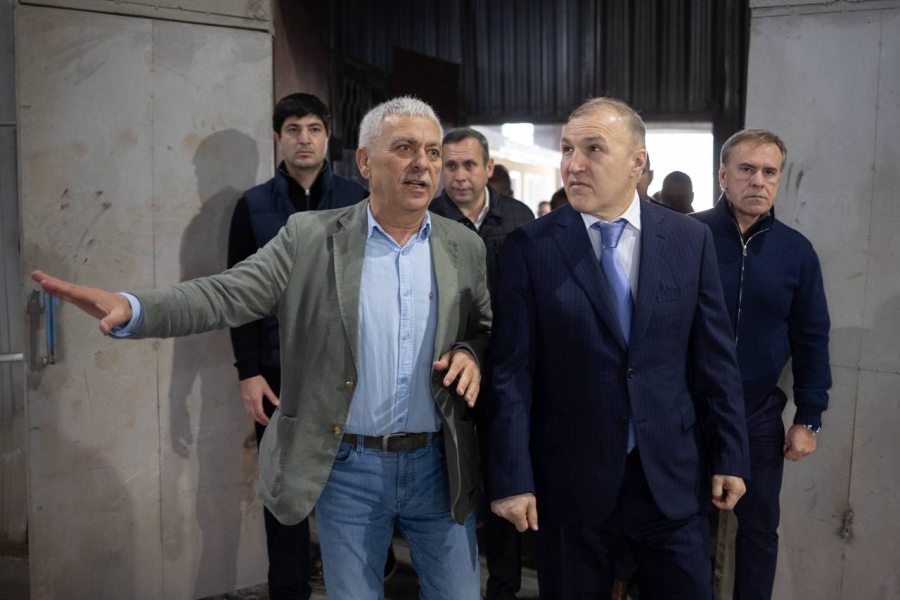Глава Адыгеи посетил ведущее предприятие по производству тротуарной плитки