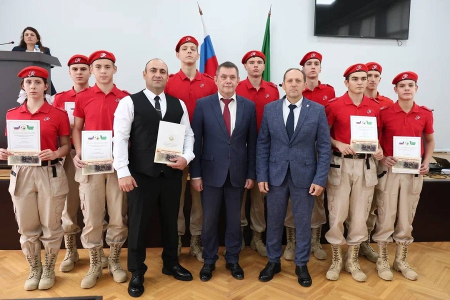 Юнармейскому отряду «Феникс» вручили заслуженные награды