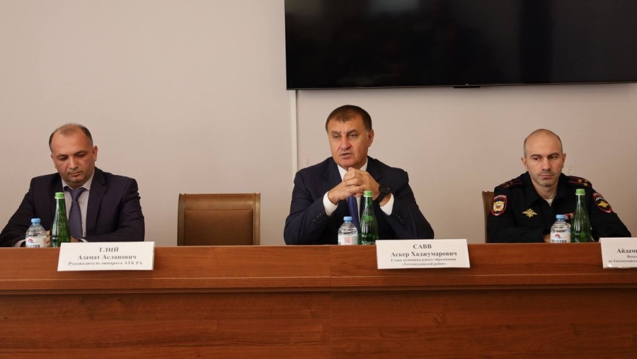 Глава Тахтамукайского района Аскер Савв провел совещание