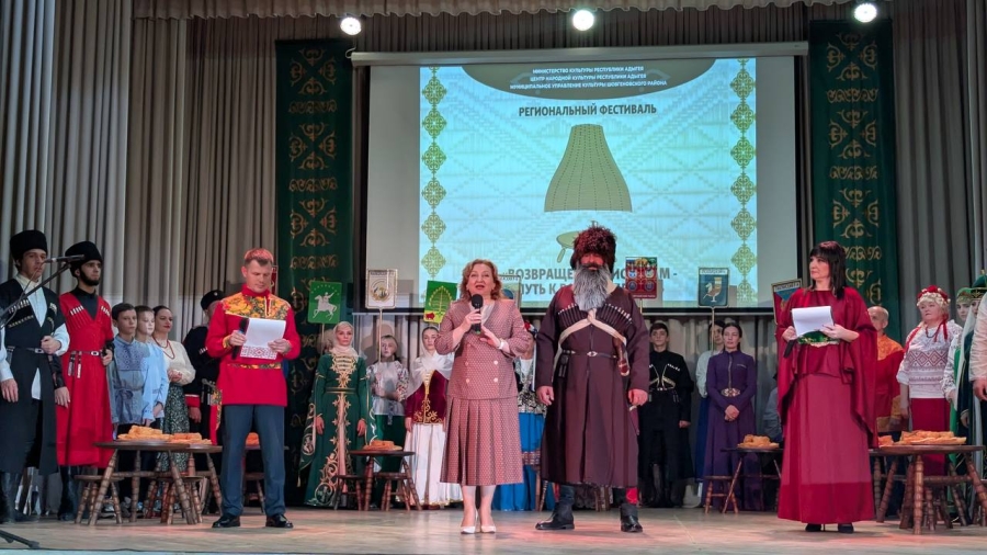 В Шовгеновском районе проходит региональный  фестиваль «Возвращение к истокам — путь к возрождению»