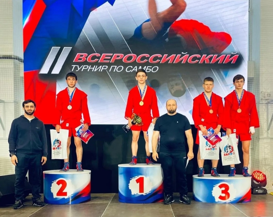 Спортсмен из Адыгеи занял второе место на Всероссийских соревнованиях по самбо среди юношей
