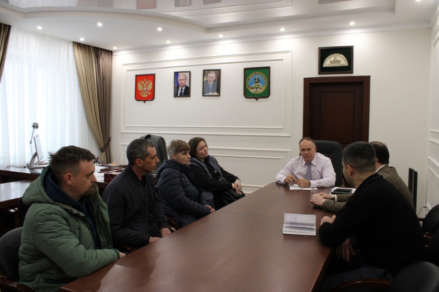 Глава Яблоновского городского поселения Заурдин Атажахов встретился с жителям
