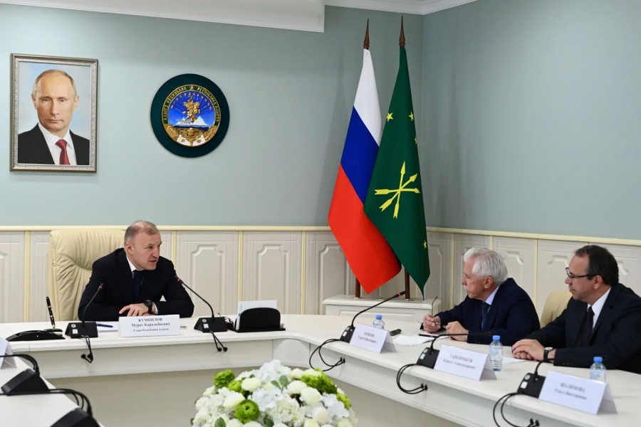 Глава Адыгеи провёл рабочую встречу с представителями МИД РФ