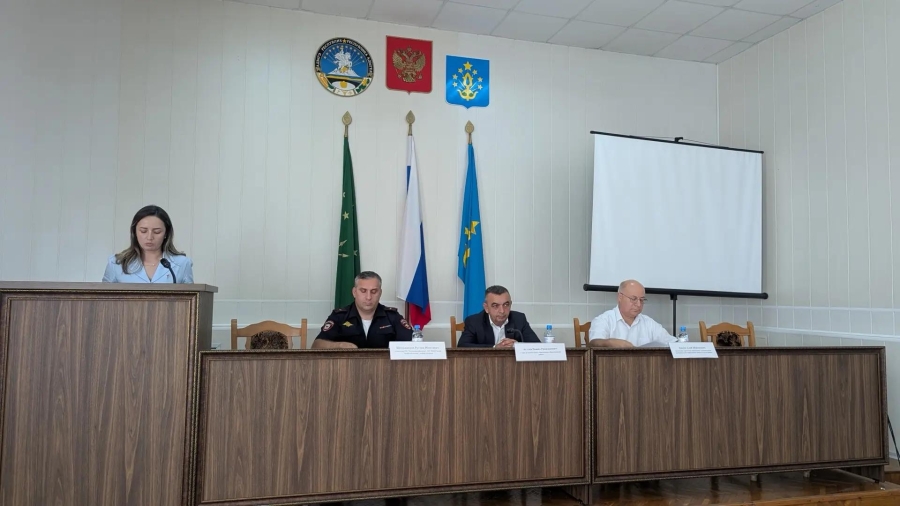 В Шовгеновском районе обсудили развитие «Движения Первых» и вручили первые паспорта юным гражданам