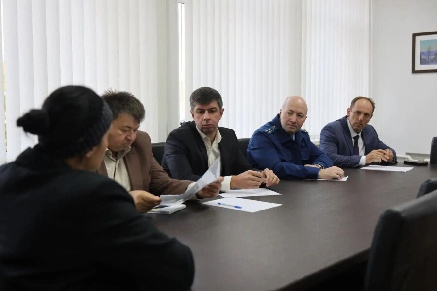 Прокурор Майкопского района провел прием граждан с представителями власти